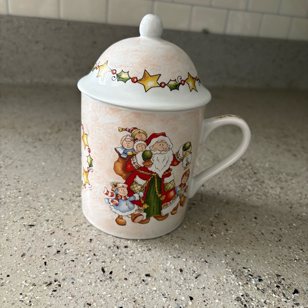 Festive Santa Claus‎ Mug with Lid